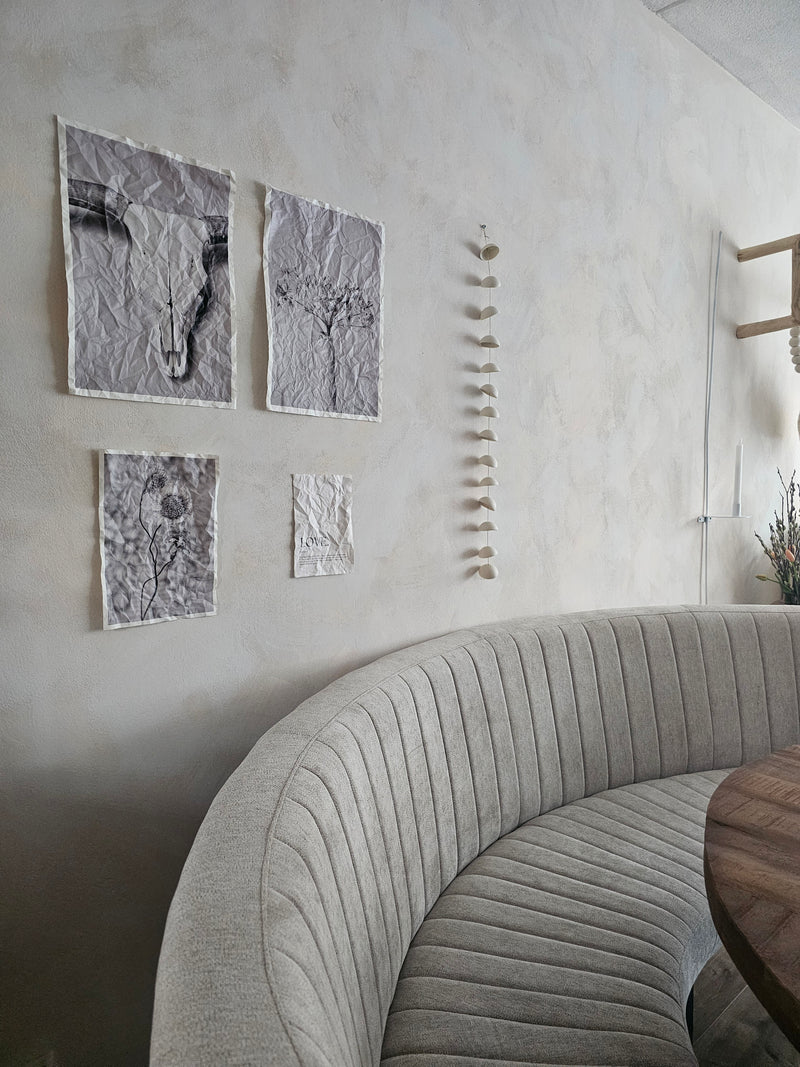 Sfeerbeeld van verschillende canvassen aan de muur