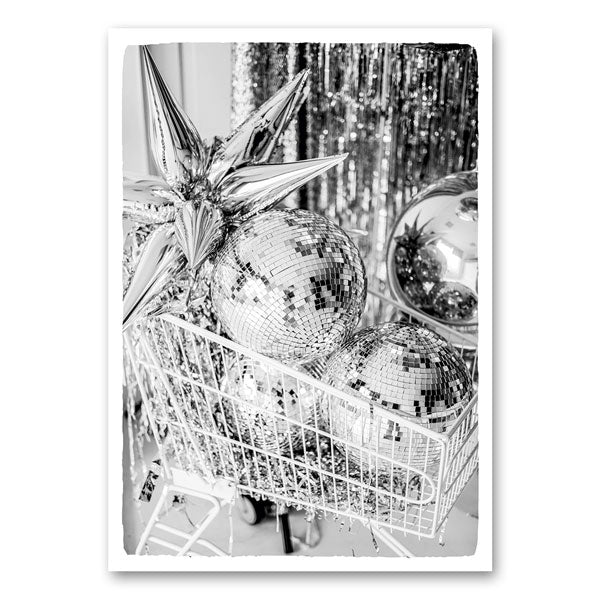 Zwart-wit canvas met discoballen en feestdecoratie in winkelwagentje – moderne en feestelijke wanddecoratie van Mo-Ca.