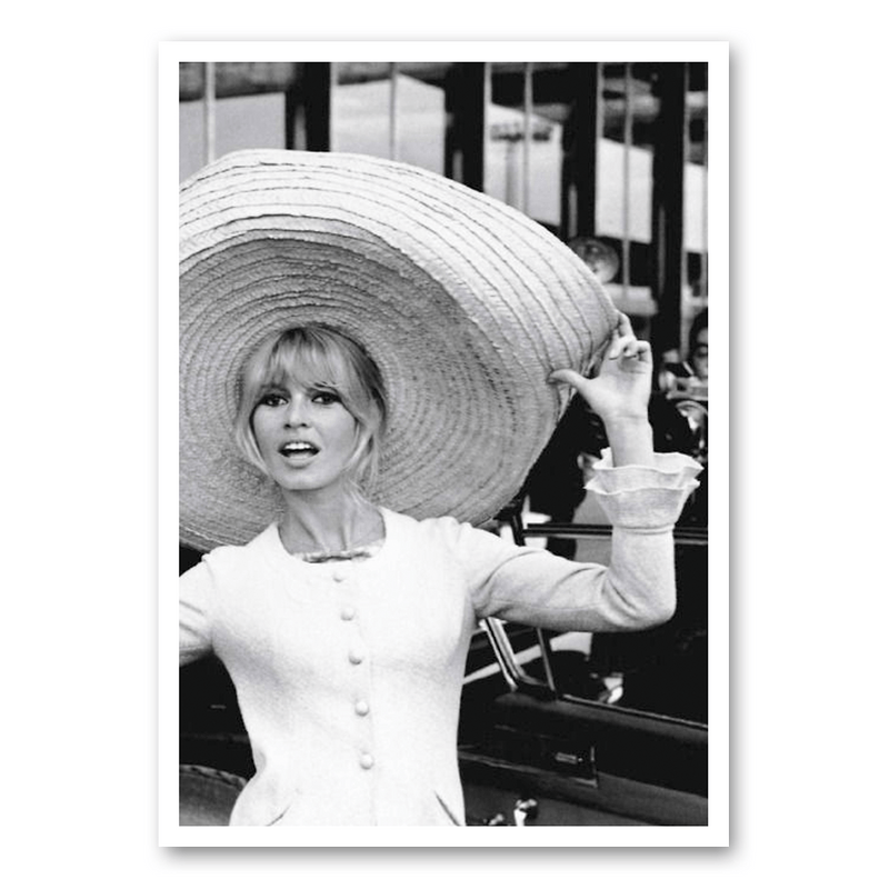 Mo-Ca Dutch old canvas Hoedje op! Brigitte Bardot